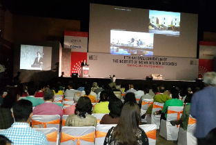 Iñaqui Carnicero intervention in front of 2000 people in India contributing to Taking design to the masses convention